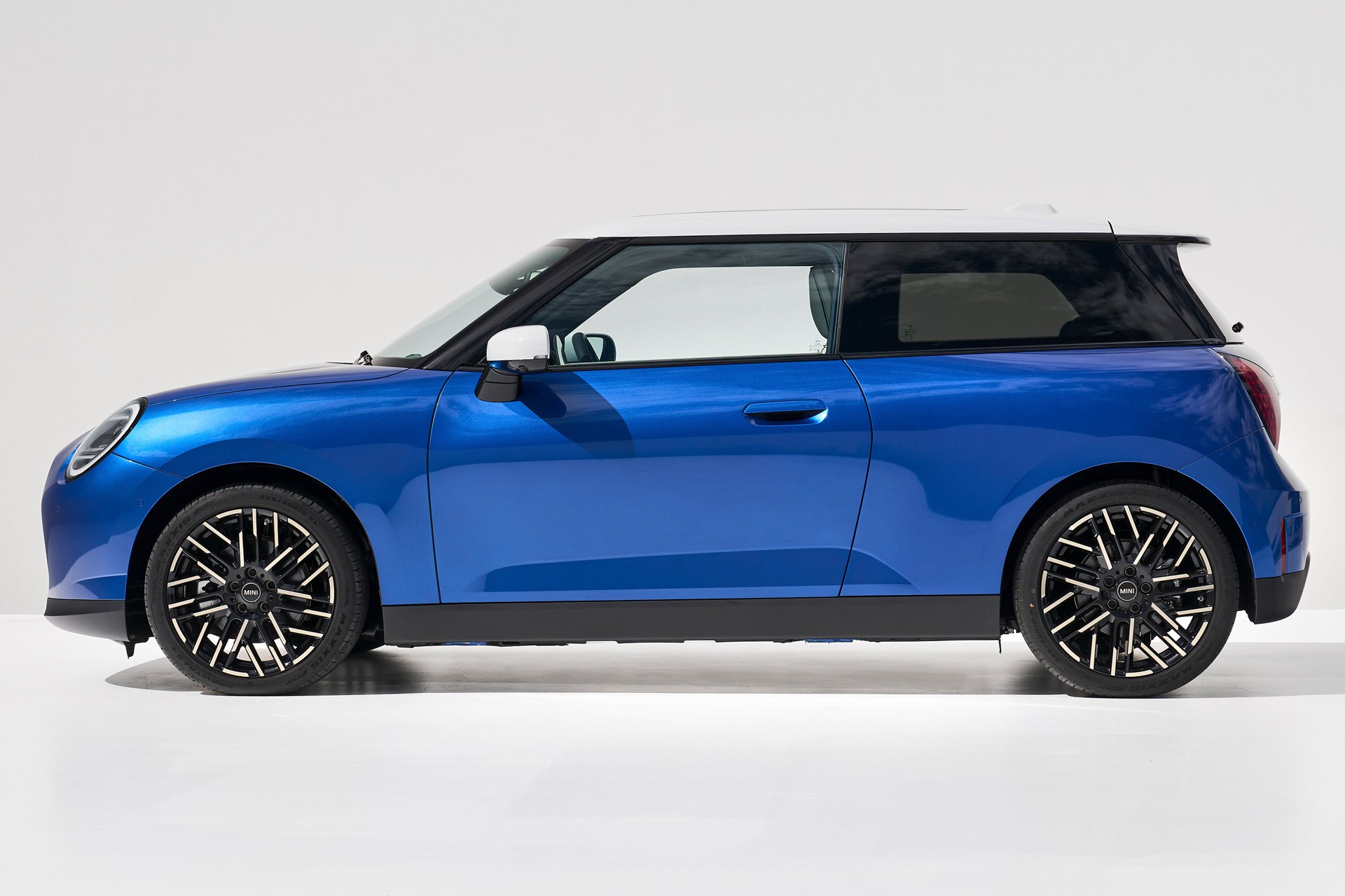 MINI Elektromobilitás – dizájn – fokozott teljesítmény – 02